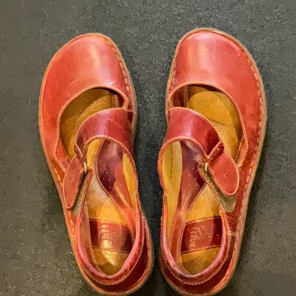 Born red ladies buckle shoes - Picture 2 of 5